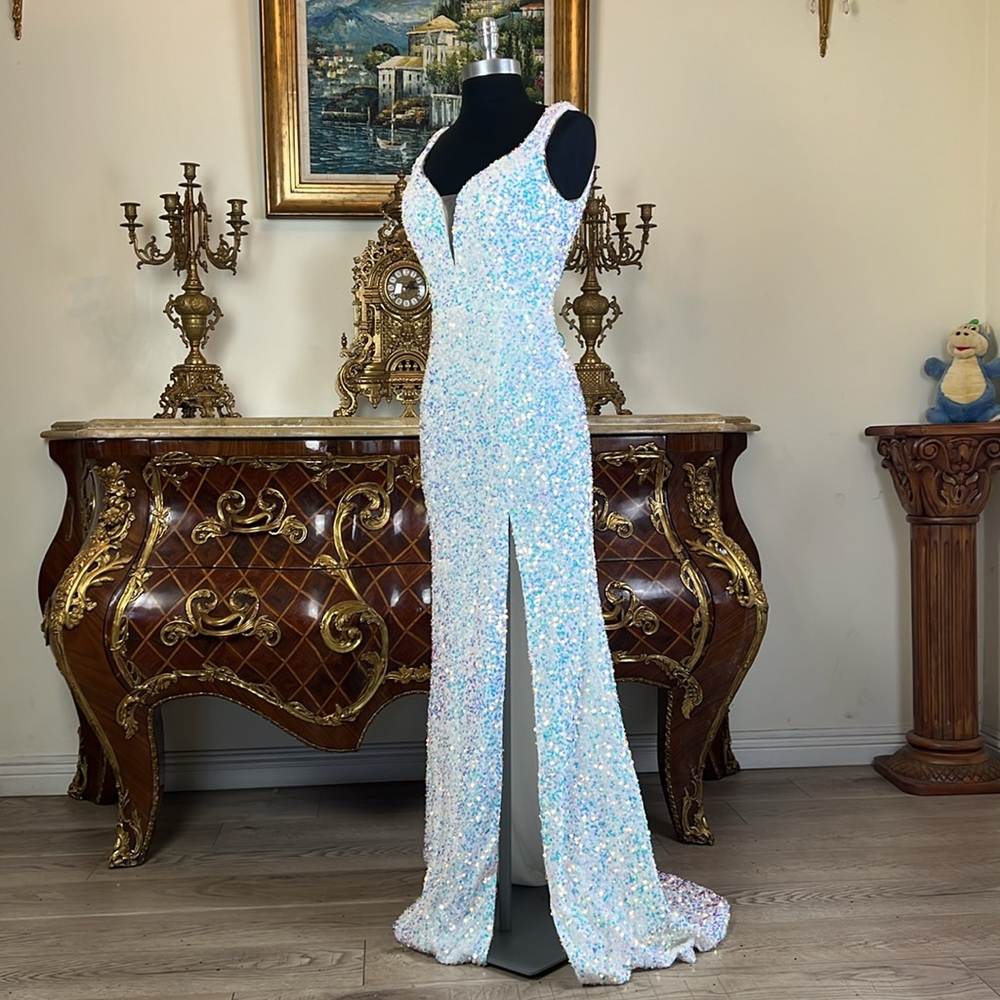 Women,formal all over sequins fitted special Occasion Evening dress - Picture 4 of 6